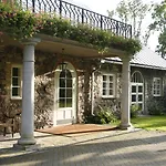 Private At Manor Villa *