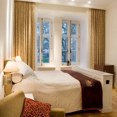 Private At Manor Willa