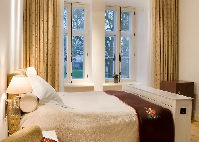 Private At Manor Vila