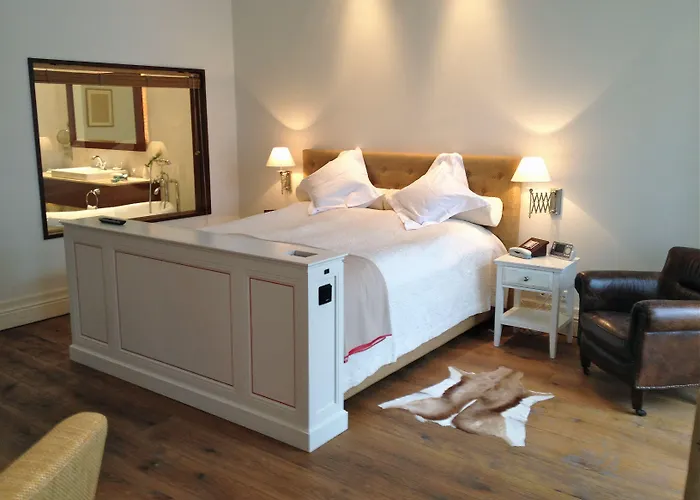 Private At Manor Vila *