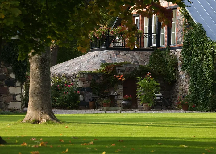 Private At Manor Vila