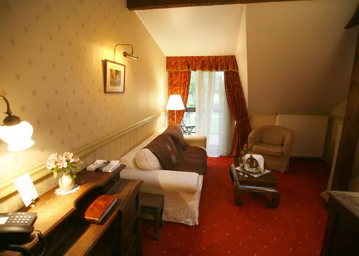 Private At Manor Vila