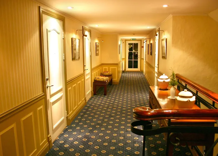 Private At Manor Vila