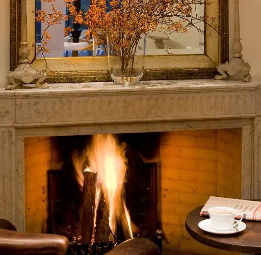 Private At Manor Vila *