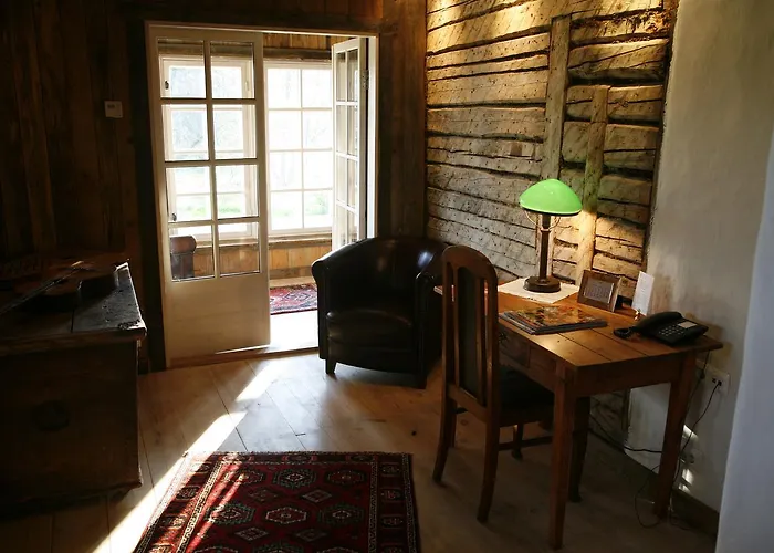 Private At Manor Vila *